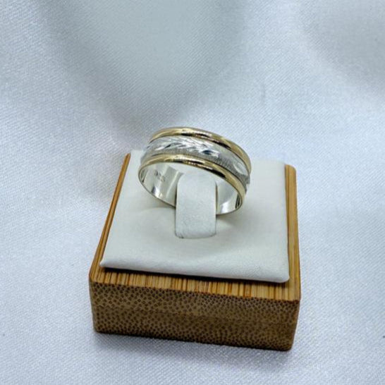 Anillo Argolla Diseño ESPIGAS Plata fina ley 925 con Oro de 14 kilates,laminado.
