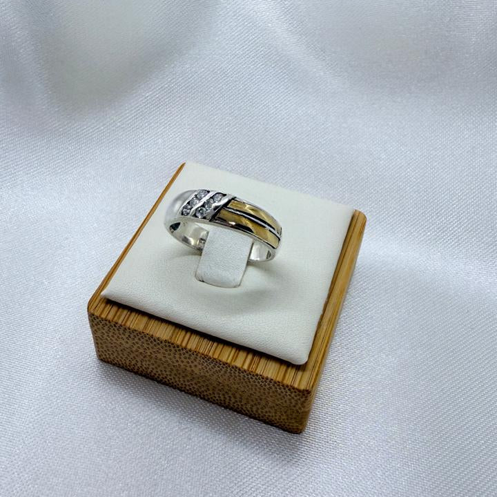 Anillo Dama Diseño Cintillo con Incrustaciones de Microcircones P.925 con Oro de 14k.