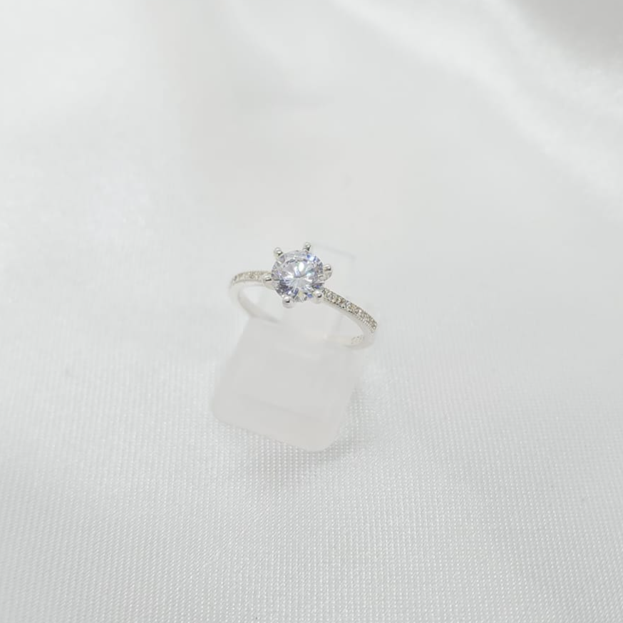 Anillo Dama Diseño Circón con inscrustaciones de Microcircones