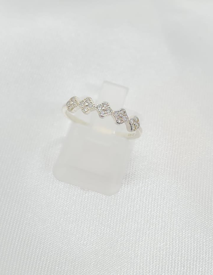 Anillo Dama Diseño con Incrustación de Microcircones