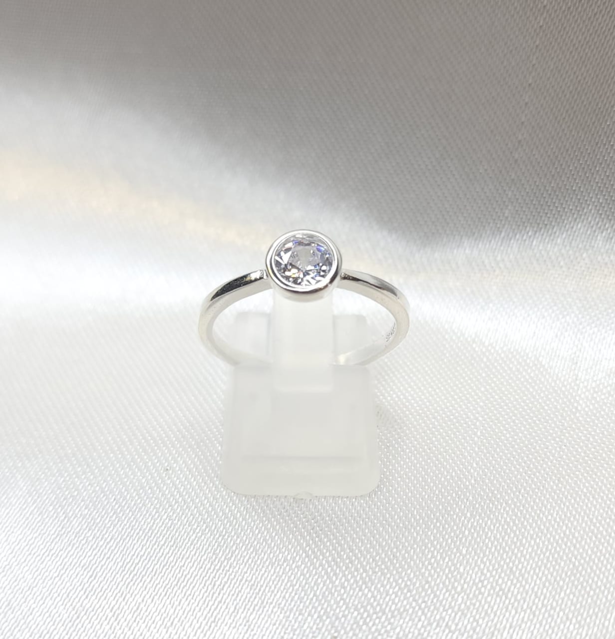 Anillo Dama Diseño solitario circón redondo