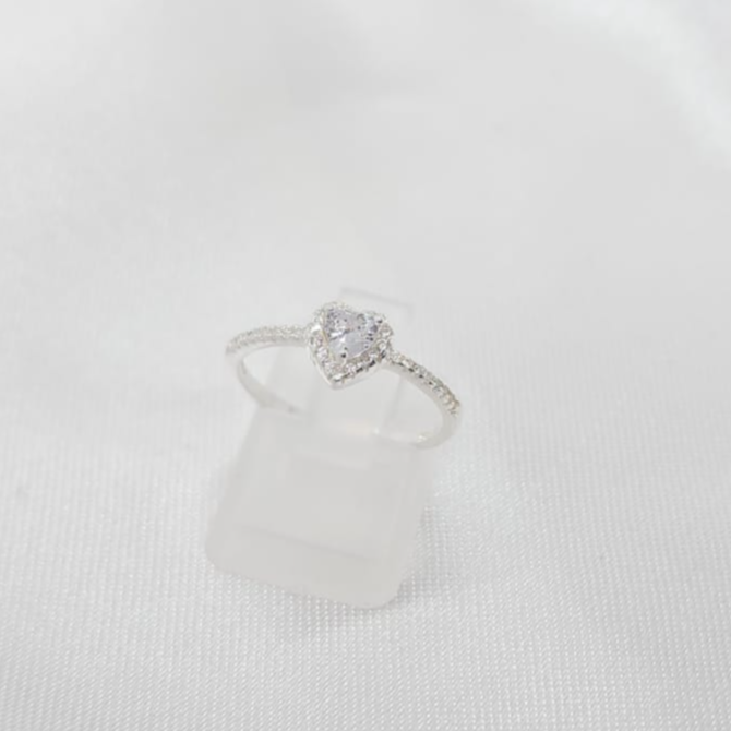 Anillo Dama diseño Corazón Circón Cristal con incrustación de Microcircones.