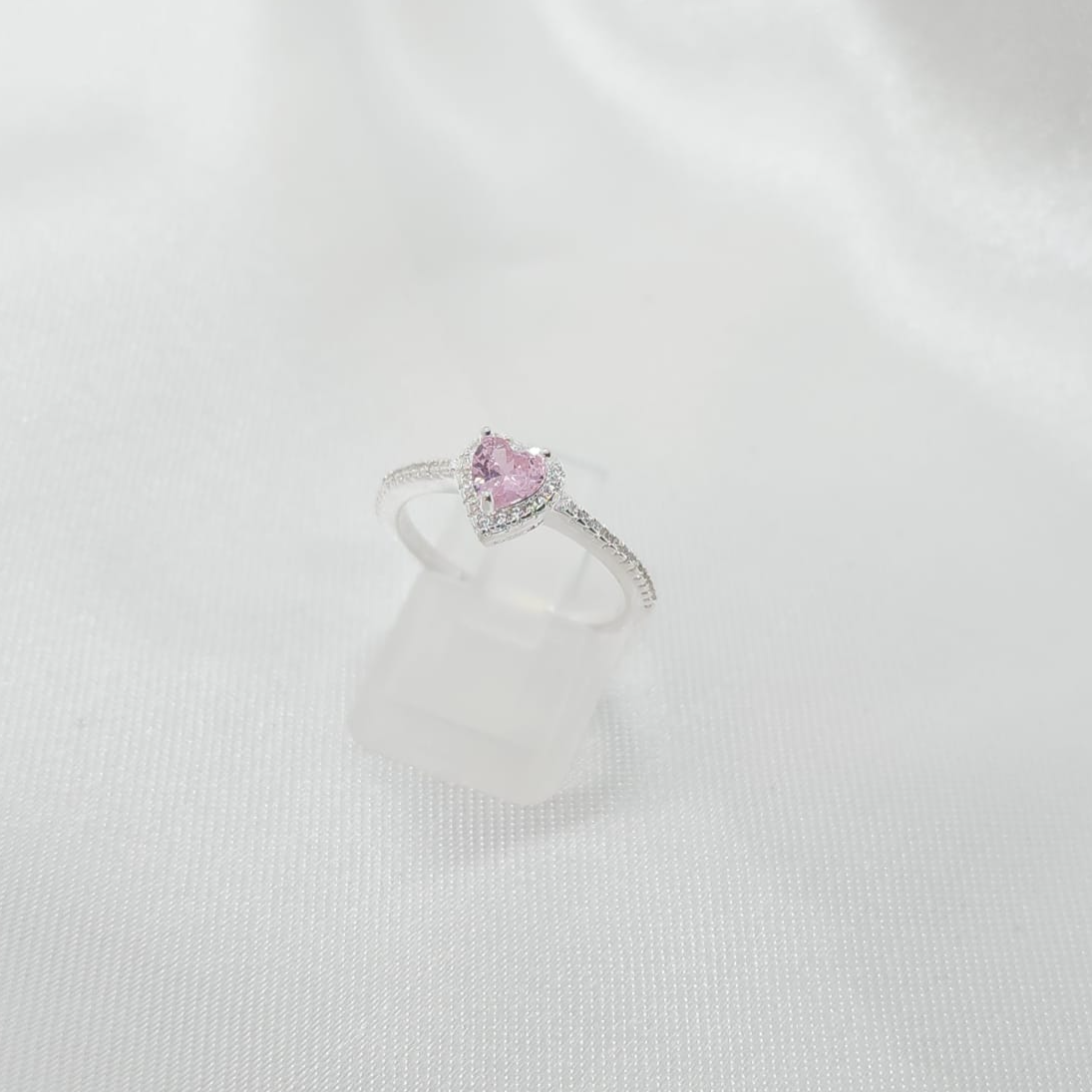 Anillo Dama diseño Corazón Circón Rosado con incrustación de Microcircones