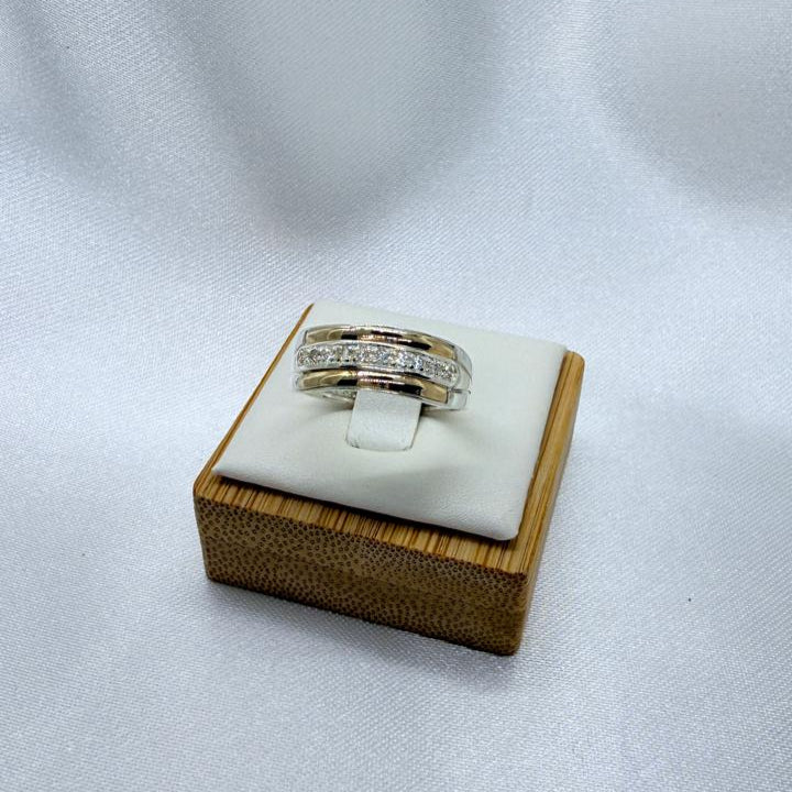 Anillo Dama Diseño Cintillo con incrustaciones de microcircones P.925 con Oro de 14k.