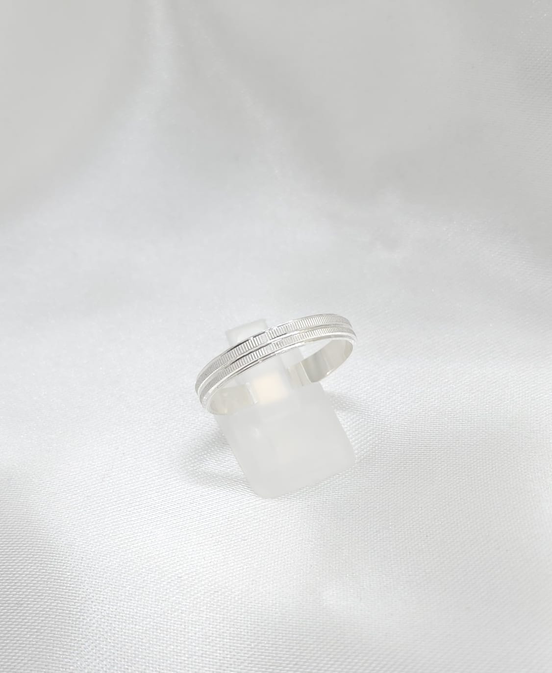 Anillo Argolla Diseño linea al medio 4mm Grosor Plata 925