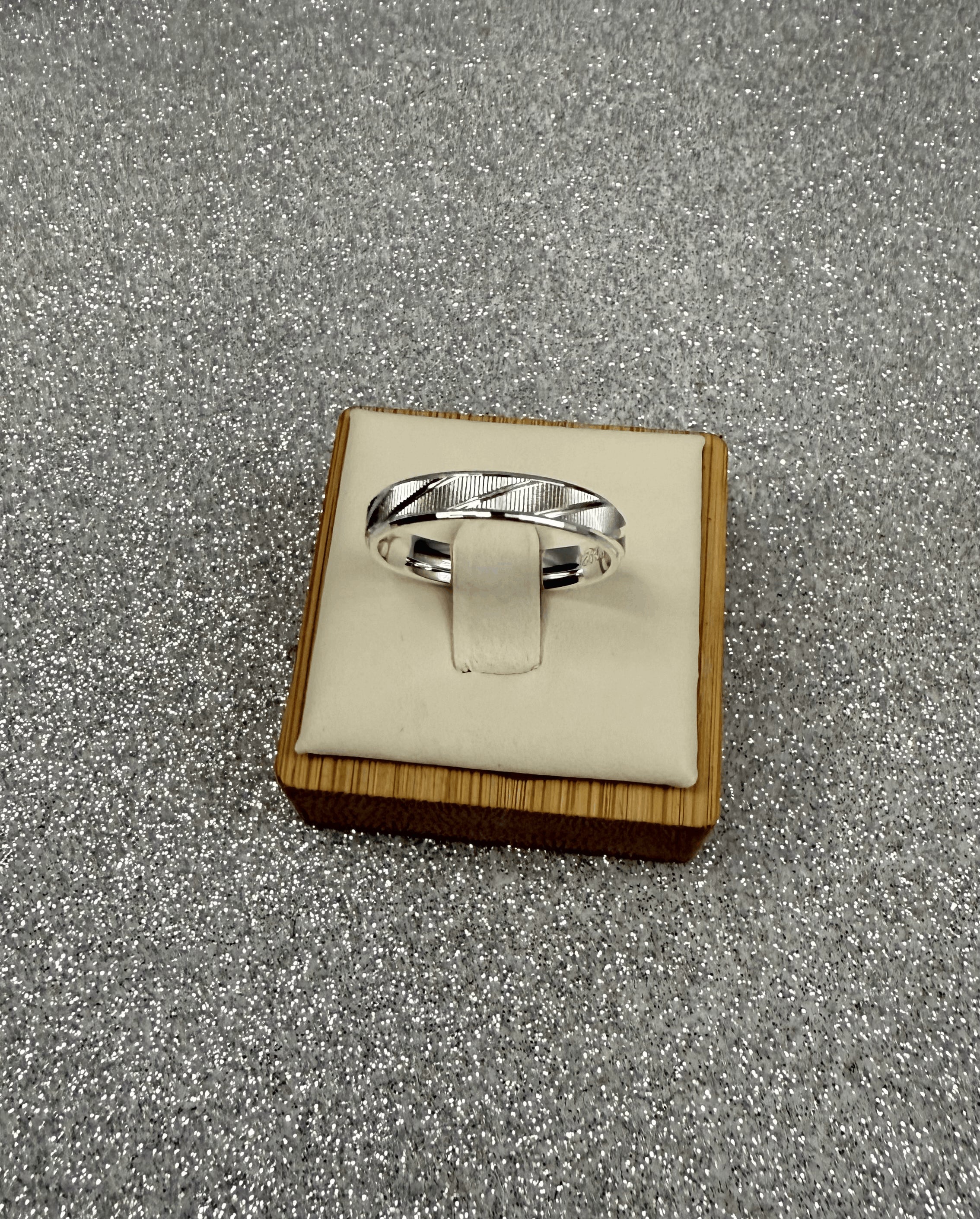 Anillo Argolla Diseño rayas 4mm Grosor unisex Plata 925