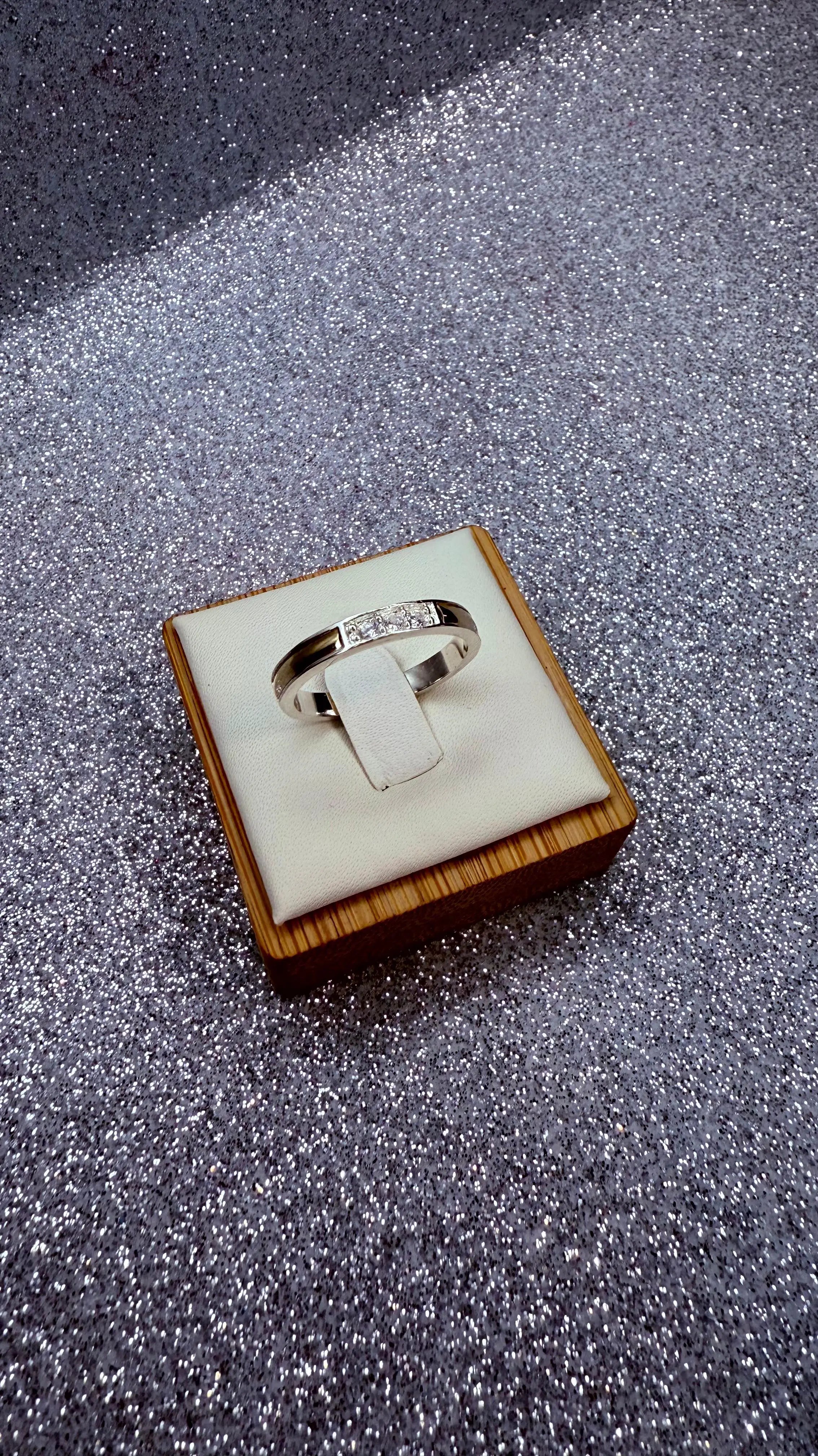 Anillo Dama Diseño Cintillo con micro circón