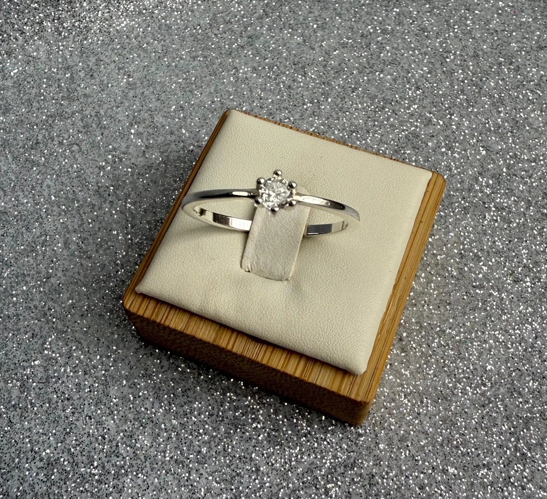 Anillo Dama Diseño Solitario Circón cristal Plata 925