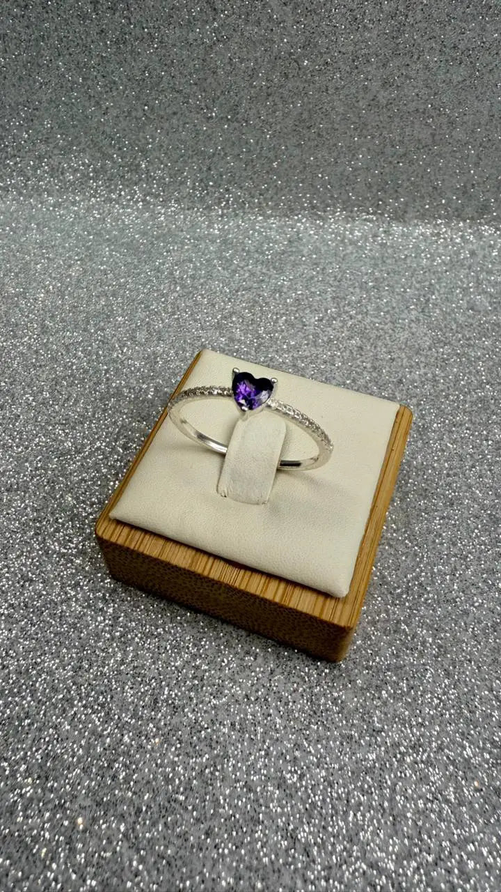 Anillo Dama Diseño corazón Violeta con microcircones Plata fina ley 925