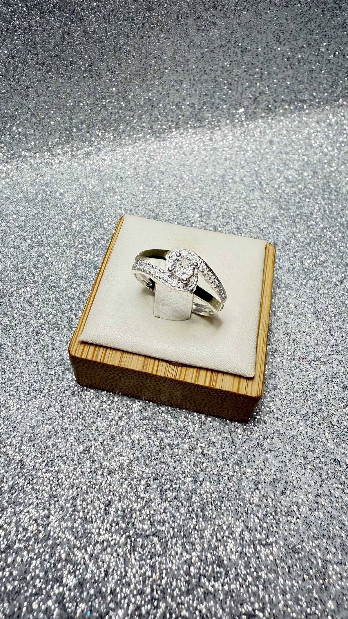 Anillo Dama Diseño Circón cintillo P.925 con Oro de 14kilates