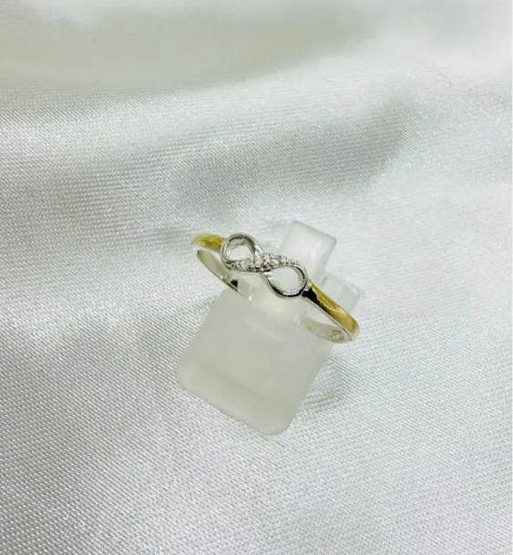 Anillo Dama Diseño infinito en Plata fina ley 925 con Oro 14kilates