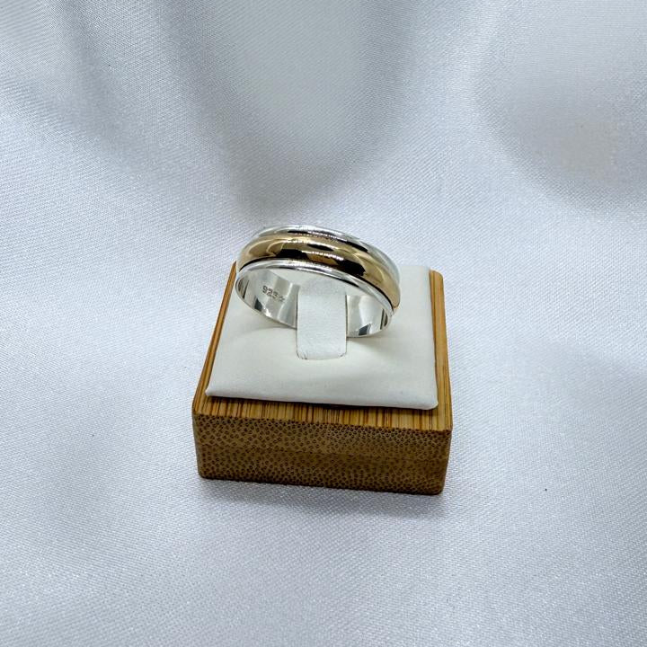 Anillo Argolla Diseño CLÁSICO 7mm Grosor plata fina ley 925 con Oro de 14 kilates,laminado.
