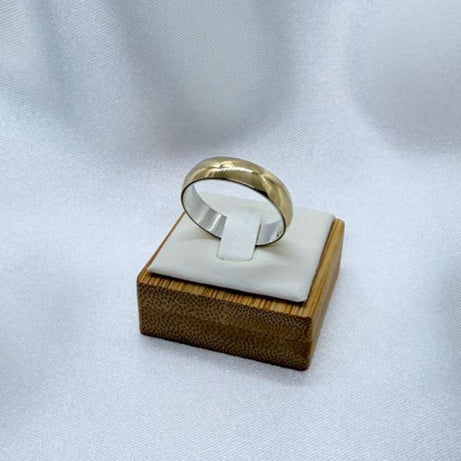 Anillo Argolla Diseño Lisa Compromiso o Matrimonio 5mm Grosor y Oro de 14 kilates.