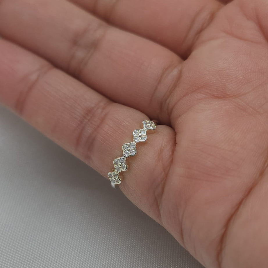 Anillo Dama Diseño con Incrustación de Microcircones