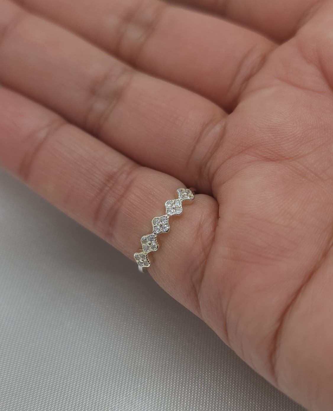 Anillo Dama Diseño con Incrustación de Microcircones