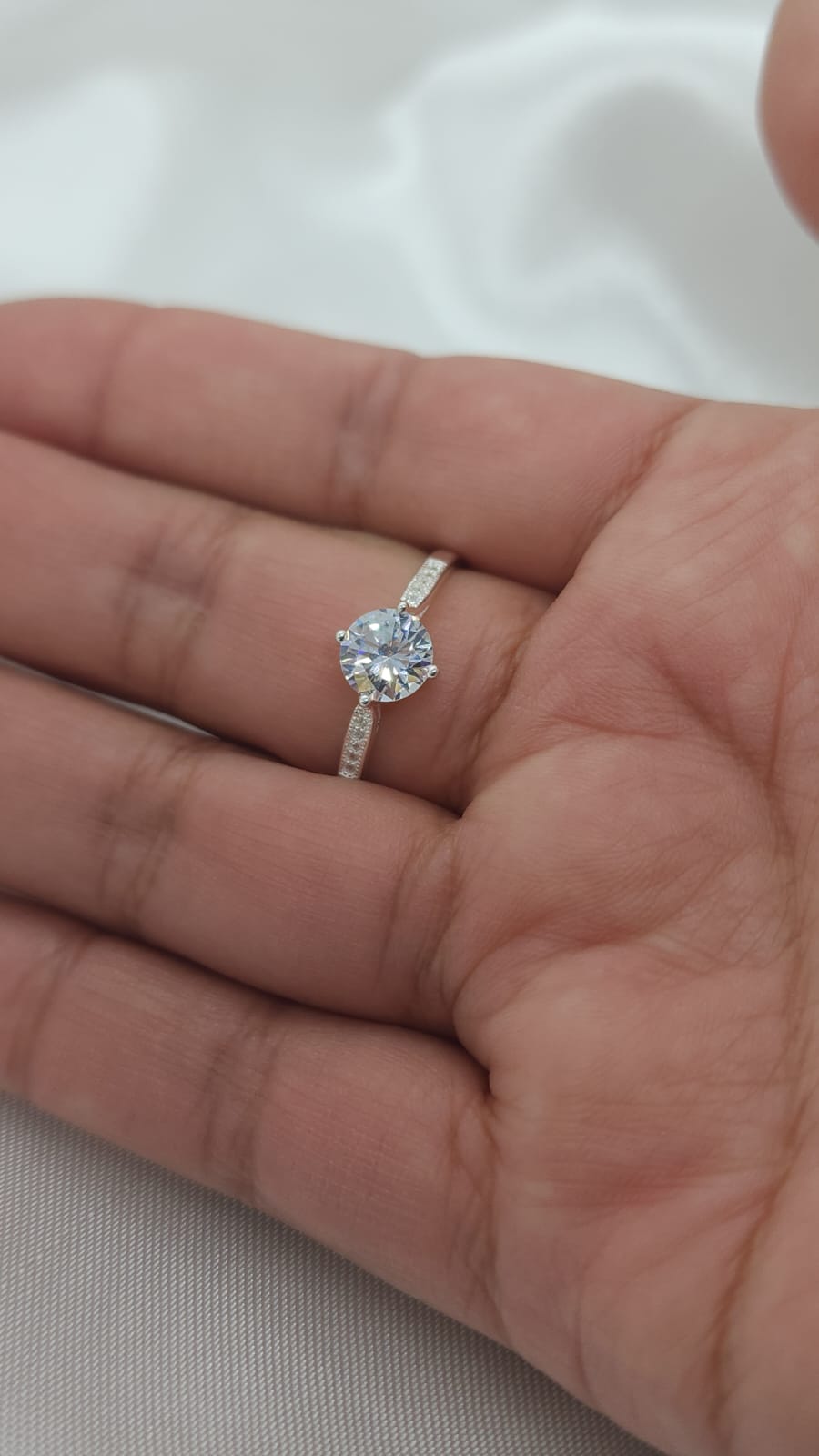 Anillo Dama diseño Circón Sobresaliente 4D Cristal con incrustación de circones Plata 925