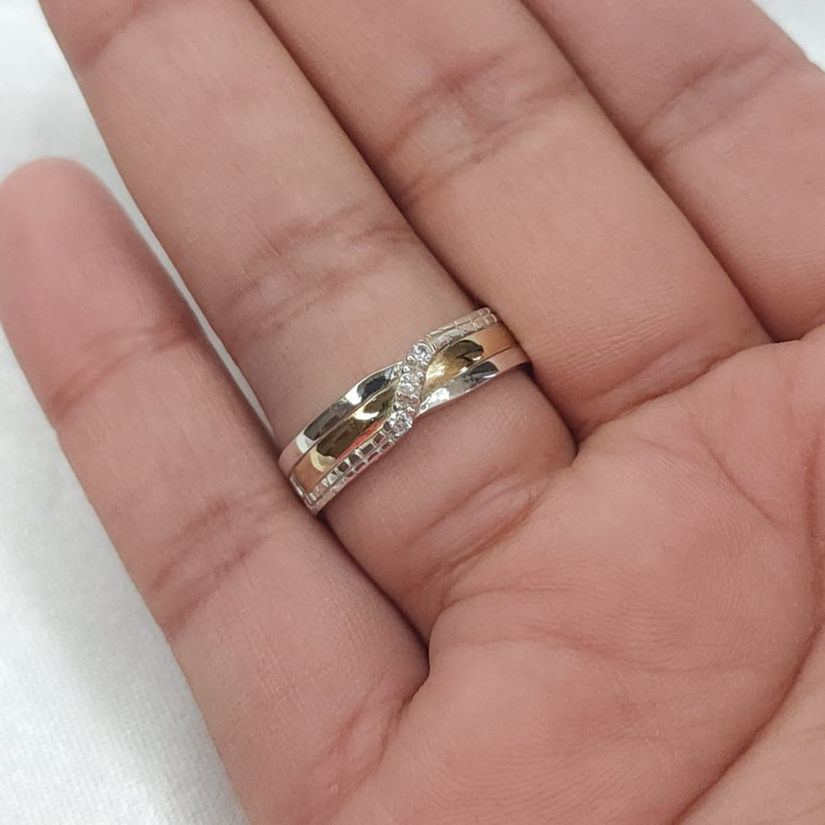 Anillo Dama Diseño Cintillo con incrustaciones de Microcircones P.925 con Oro de 14k.