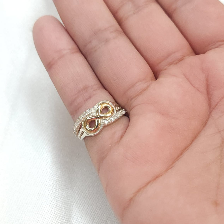 Anillo Dama Diseño Cintillo Infinito con incrustaciones de Microcircones P.925 con Oro de 14k.