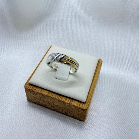 Anillo Dama Diseño Cintillo con Incrustaciones de Microcircones P.925 con Oro de 14k.