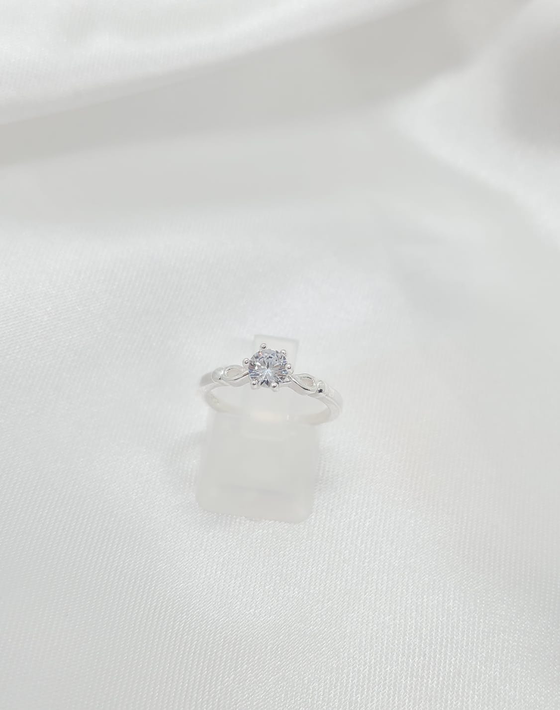 Anillo Dama Diseño Solitario Circón