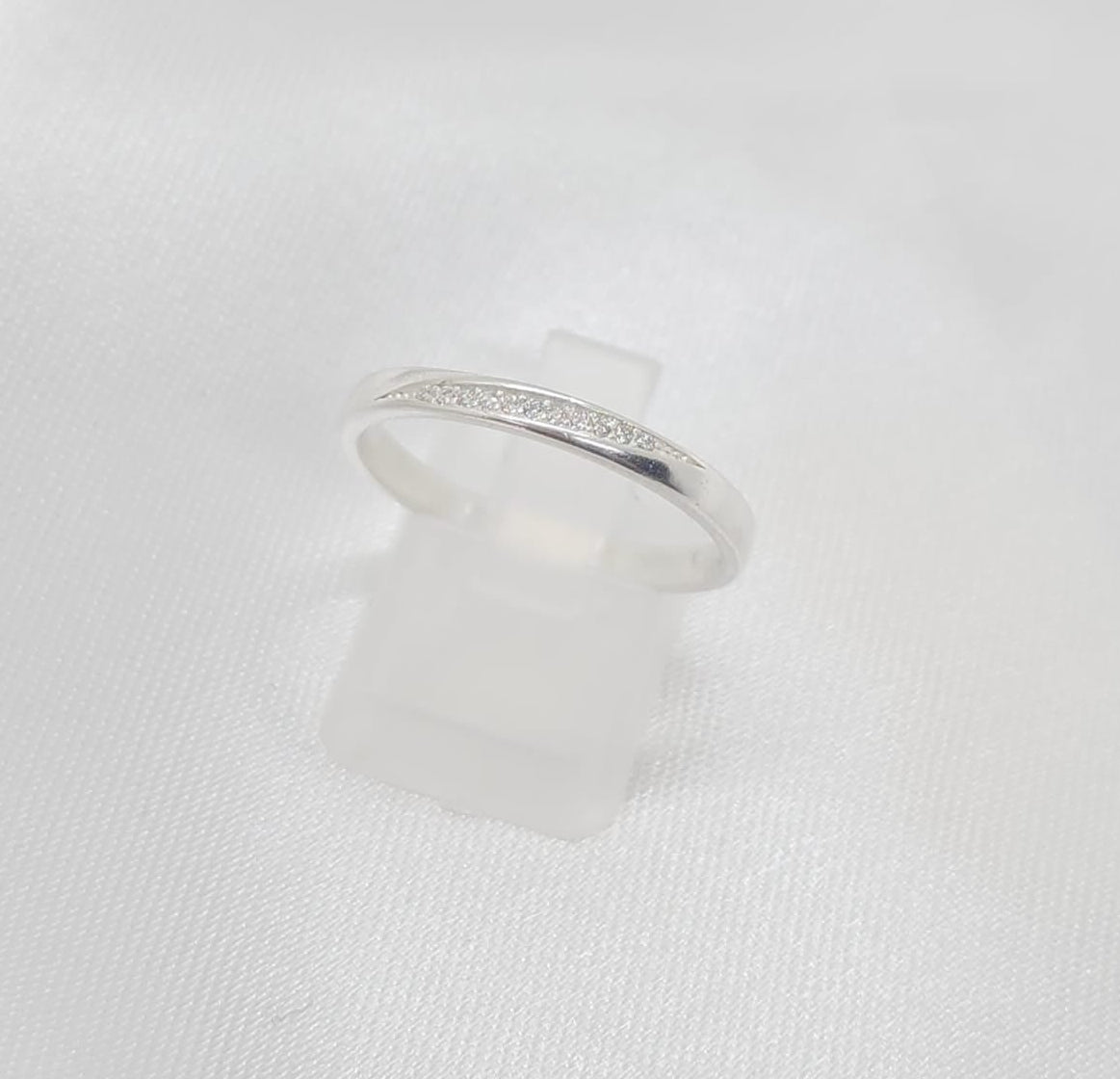 Anillo Dama Diseño Cintillo con incrustación de Microcircones