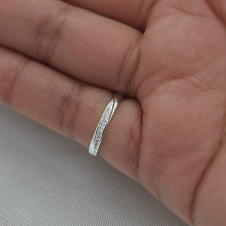 Anillo Dama Diseño Cintillo con incrustación de Microcircones