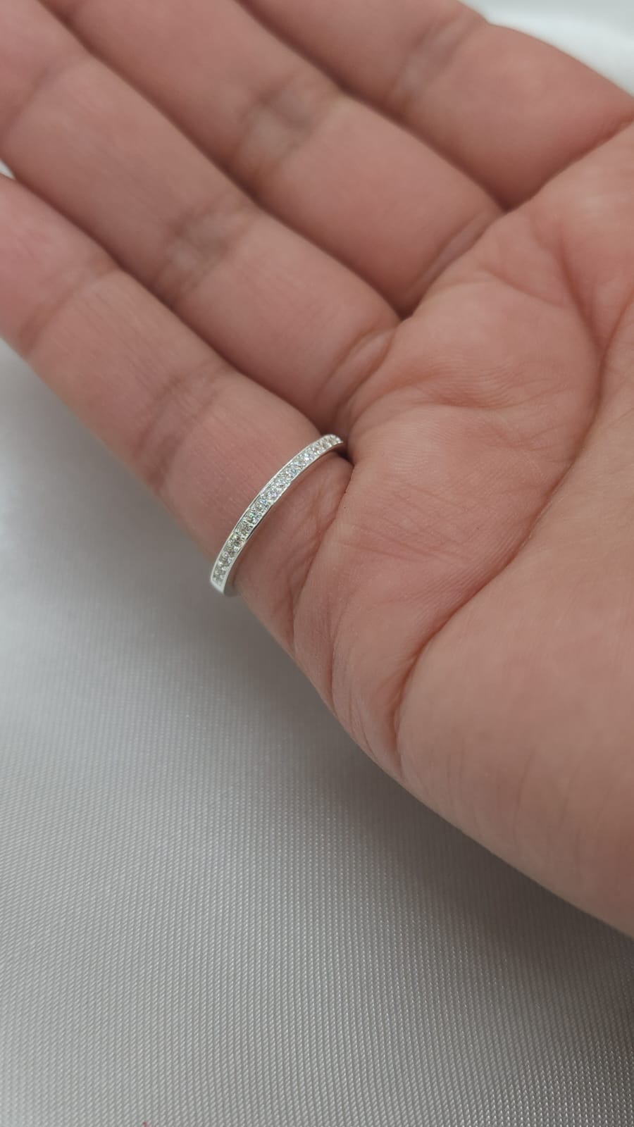 Anillo Dama Diseño Cintillo con incrustacion de Microcircones