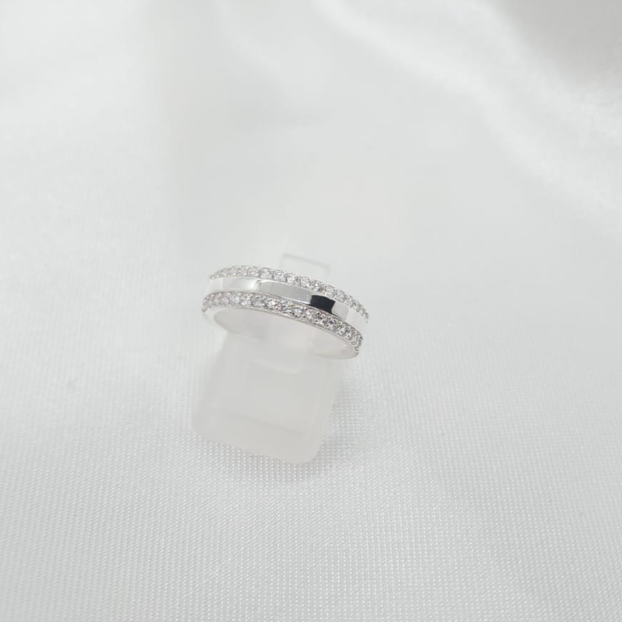 Anillo Dama Diseño Cintillo con incrustacion de Microcircones