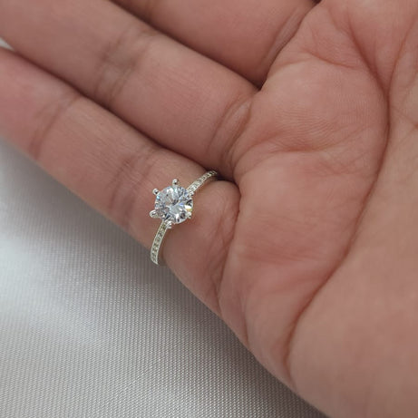 Anillo Dama Diseño Circón con inscrustaciones de Microcircones