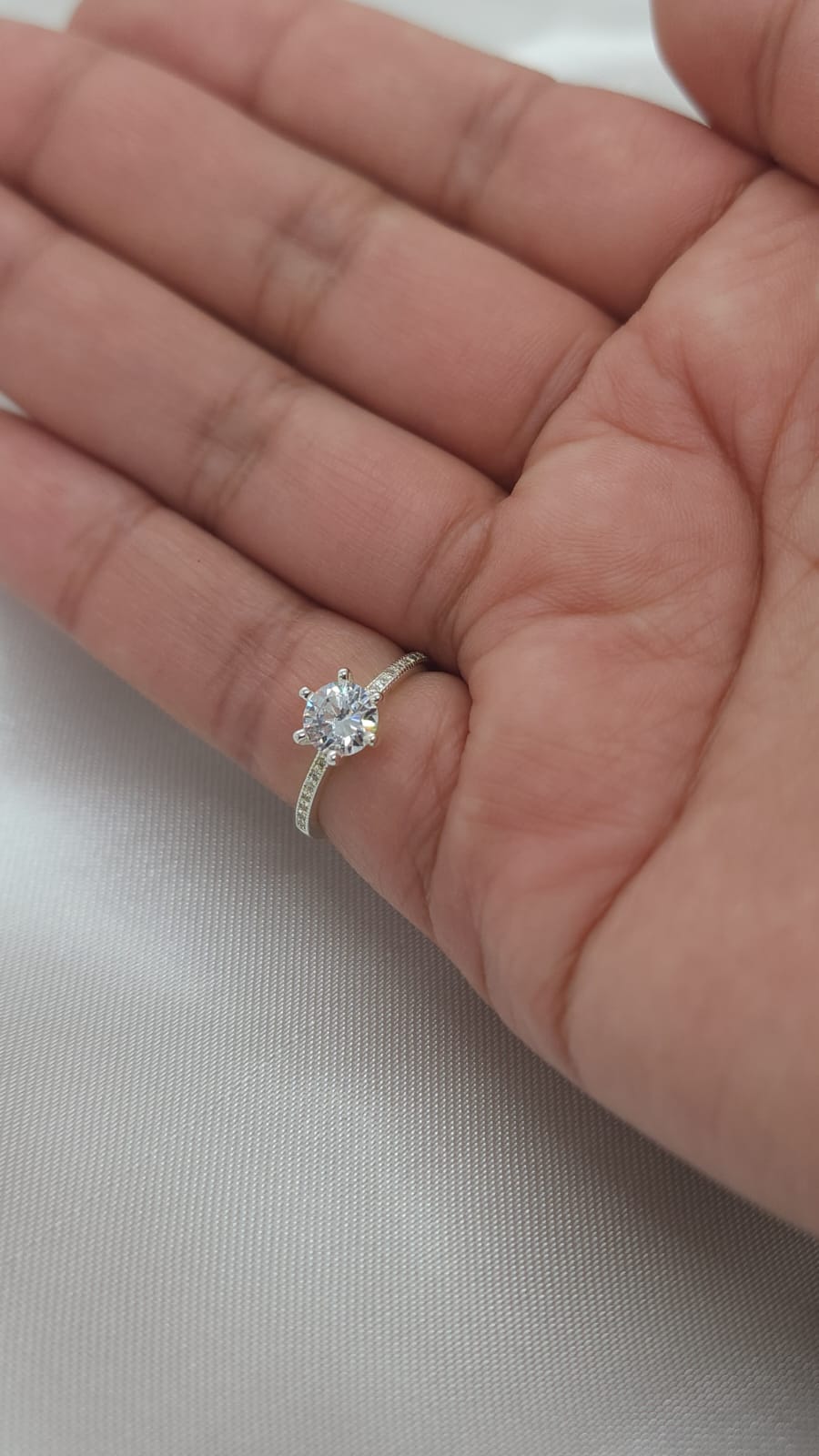 Anillo Dama Diseño Circón con inscrustaciones de Microcircones