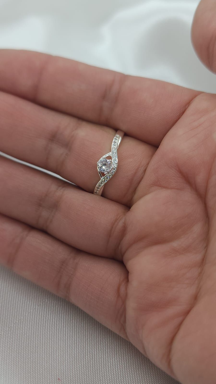 Anillo Dama diseño Circón Cristal con incrustación de Microcircones