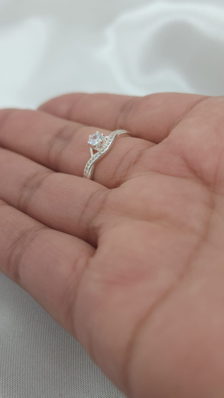 Anillo Dama diseño Circón Cristal con incrustación de Microcircones