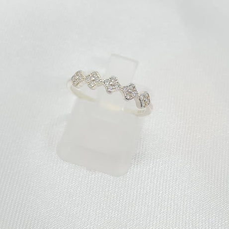 Anillo Dama Diseño con Incrustación de Microcircones