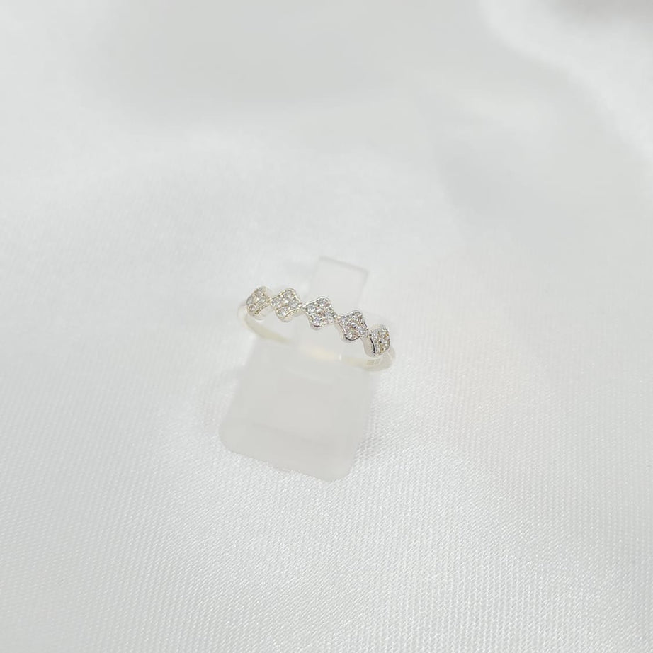 Anillo Dama Diseño con Incrustación de Microcircones