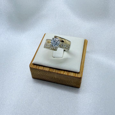 Anillo Dama Diseño Circón con incrustaciones de Microcircones P.925 con Oro de 14k.