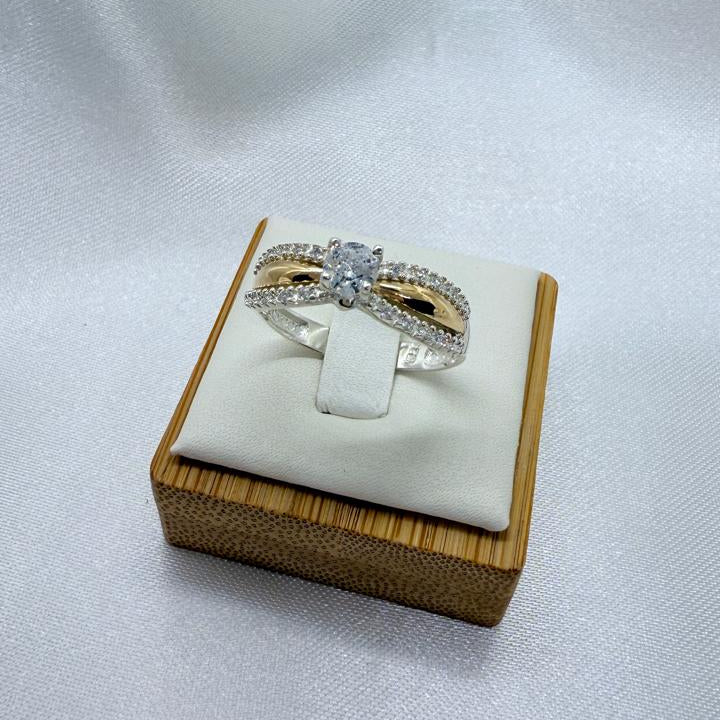 Anillo Dama Diseño Circón con incrustaciones de Microcircones en P.925 con Oro de 14k.