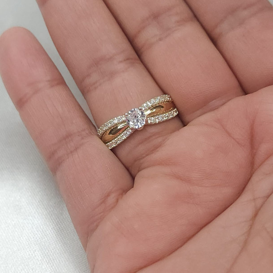 Anillo Dama Diseño Circón con incrustaciones de Microcircones en P.925 con Oro de 14k.