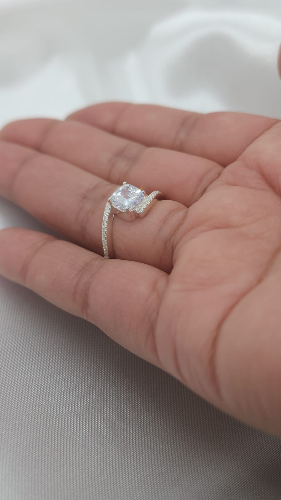 Anillo Dama diseño Doblez Circón con Incrustación de Microcircones