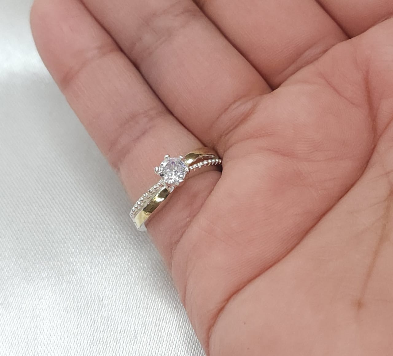 Anillo Dama Diseño circón en P.925 con Oro de 14k.