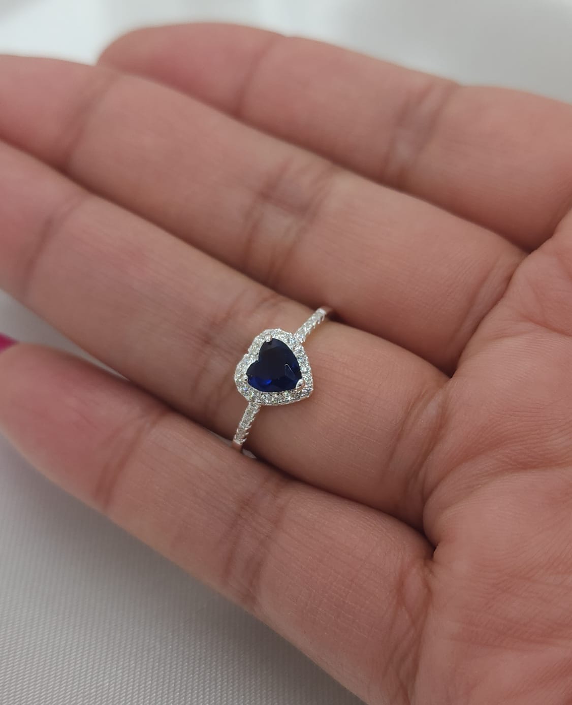 Anillo Dama diseño Corazón Circón Azul Grande con incrustación de Microcircones