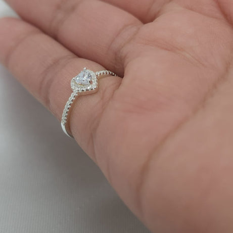 Anillo Dama diseño Corazón Circón Cristal con incrustación de Microcircones.