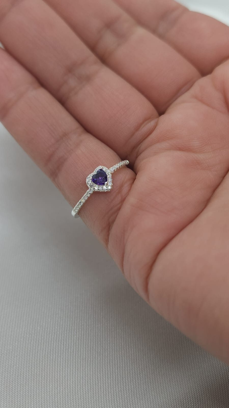Anillo Dama diseño Corazón circón Violeta con incrustación de Microcircones