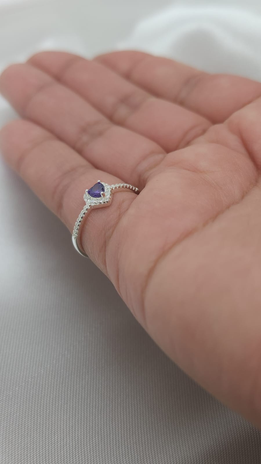 Anillo Dama diseño Corazón circón Violeta con incrustación de Microcircones