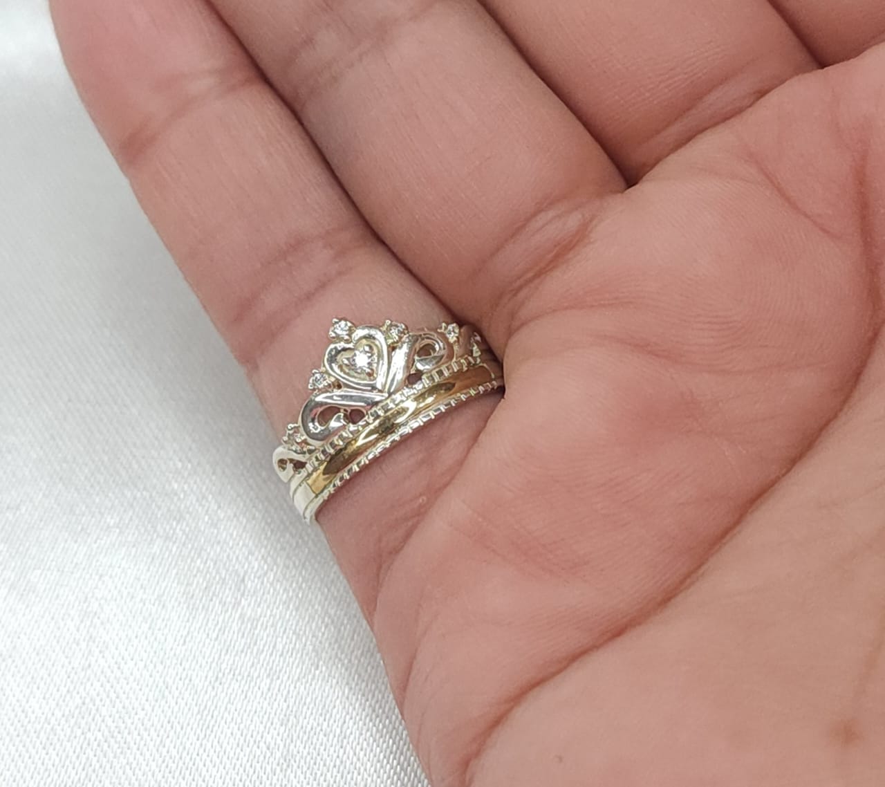 Anillo Dama diseño Corona con Incrustación de MicroCircones en P.925 con Oro de 14k.