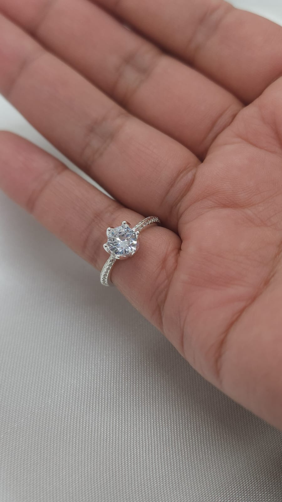 Anillo Dama Diseño flor Circón con incrustaciones de Microcircones