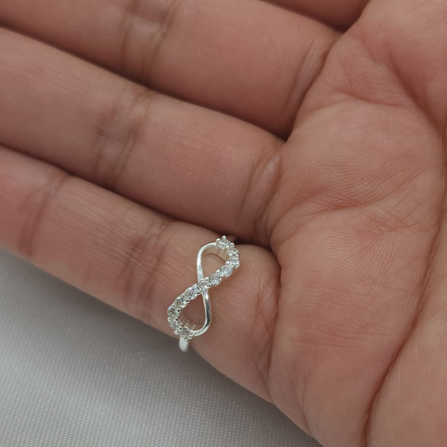 Anillo Dama Diseño Infinito con incrustación de Circón Plata 925