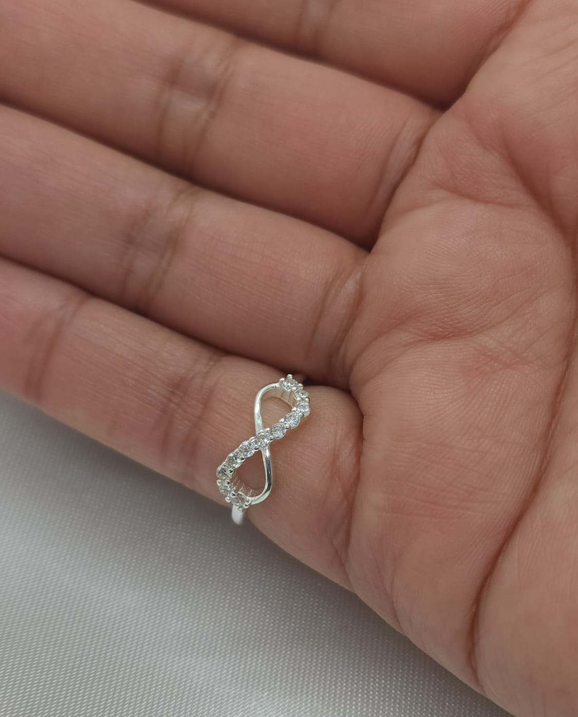 Anillo Dama Diseño Infinito con incrustación de Circón Plata 925