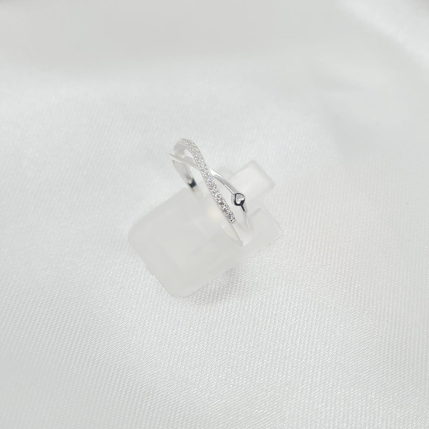 Anillo Dama Diseño Infinito corazón microcircones