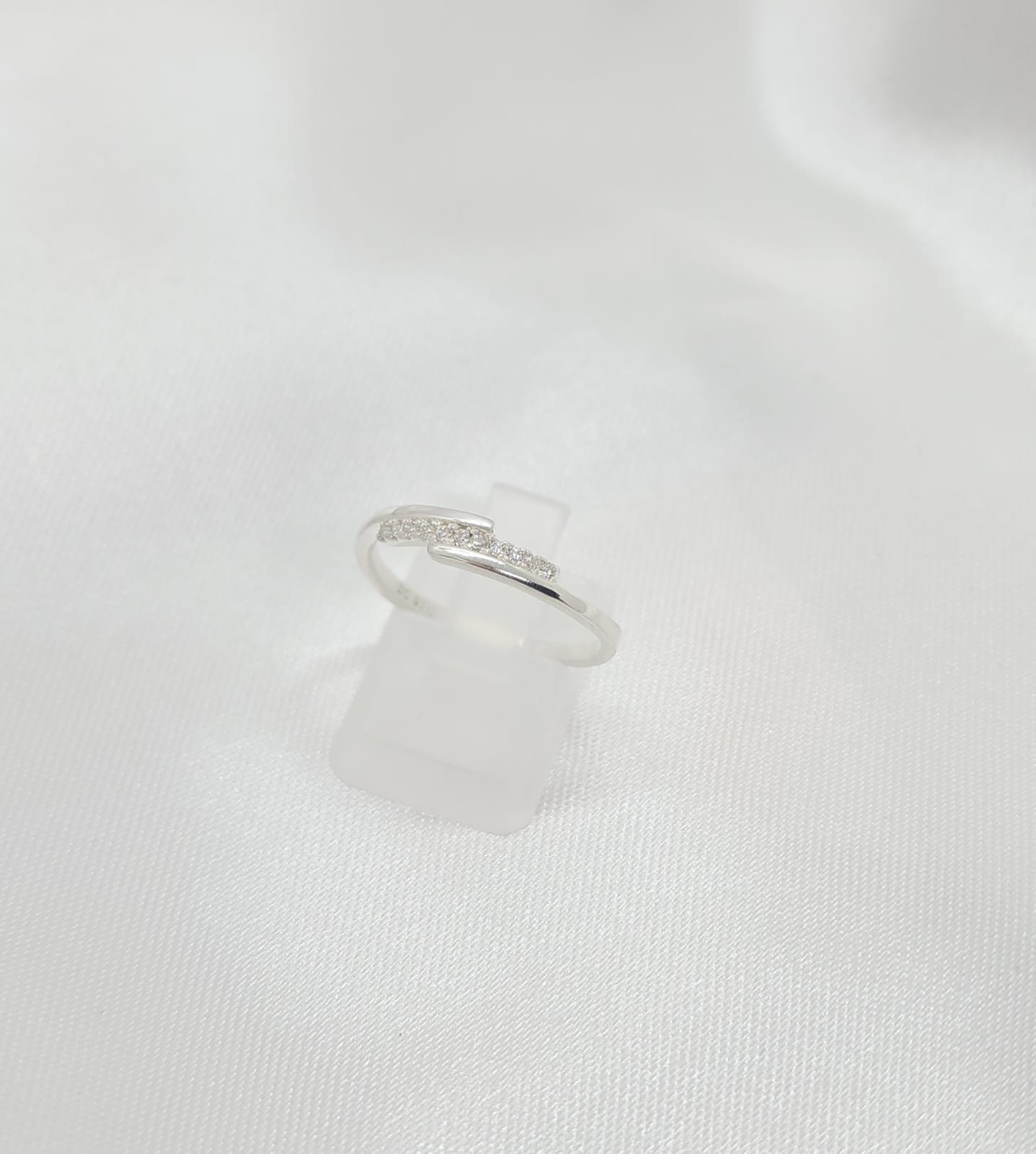 Anillo Dama Diseño Semi Cintillo