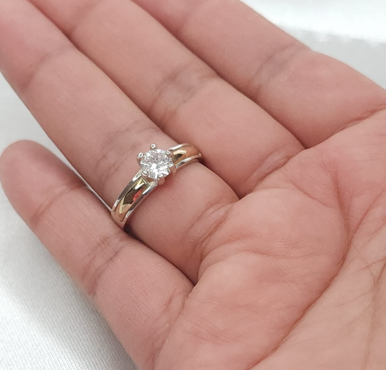 Anillo Dama Diseño Circón  P.925 con Oro de 14k.